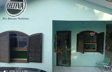 Imagem: A casa possui 3 Dormitórios, 1 Banheiro, 5 Vagas na garagem