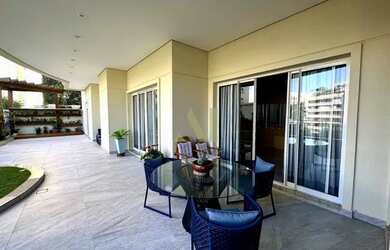 Imagem: O apartamento possui 3 Dormitórios, 5 Banheiros, 3 Vagas na