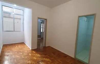 Imagem: O apartamento possui 1 Dormitório, 1 Banheiro, 1 Vaga na garagem