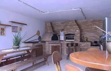 Imagem: A casa possui 3 Dormitórios, 4 Banheiros, 5 Vagas na garagem