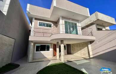 Imagem: A casa possui 4 Dormitórios, 1 Banheiro, 4 Vagas na garagem