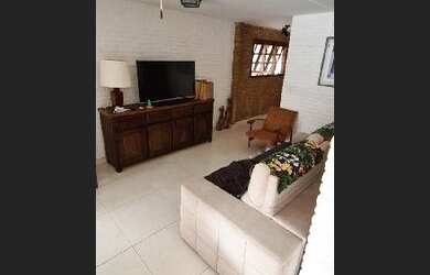 Imagem: A casa em condomínio possui 3 Dormitórios, 3 Banheiros, 1