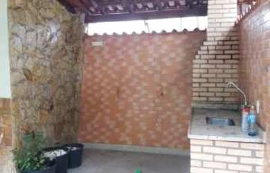 Imagem: A casa possui 2 Dormitórios, 2 Banheiros, 2 Vagas na garagem