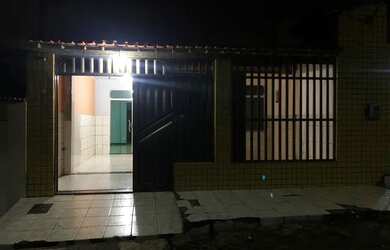 Imagem: A casa possui 2 Dormitórios, 1 Banheiro e 1 Vaga na garagem