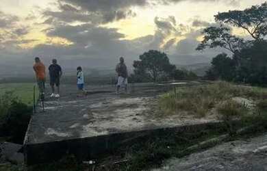 Imagem: A casa possui 5 Dormitórios, 5 Banheiros, 480m² de Área e