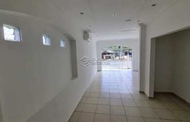 Imagem: A casa possui 2 Dormitórios, 1 Banheiro, 2 Vagas na garagem