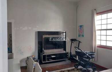 Imagem: A casa possui 2 Dormitórios, 1 Banheiro, 2 Vagas na garagem