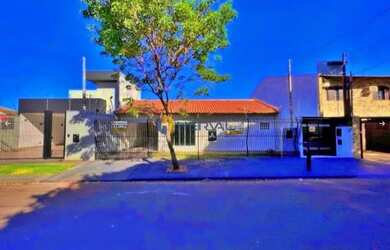 Imagem: A casa possui 3 Dormitórios, 2 Banheiros, 140m² de Área e