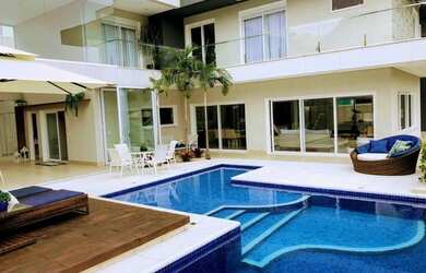 Imagem: A casa em condomínio possui 5 Dormitórios, 5 Banheiros, 5