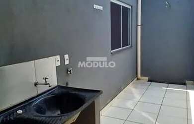 Imagem: A casa possui 2 Dormitórios, 1 Banheiro, 1 Vaga na garagem