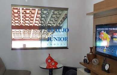Imagem: A casa à venda possui 3 Dormitórios, 1 Banheiro, 2 Vagas na