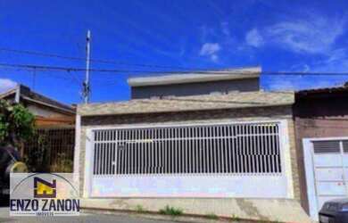 Imagem: A casa possui 5 Dormitórios, 3 Banheiros, 3 Vagas na garagem