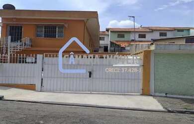 Imagem: A casa possui 2 Dormitórios, 2 Banheiros, 3 Vagas na garagem