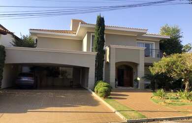 Imagem: A casa em condomínio possui 5 Dormitórios, 5 Banheiros, 5