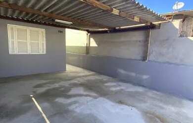 Imagem: A casa possui 1 Dormitório, 1 Banheiro, 2 Vagas na garagem