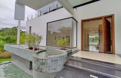 Imagem: A casa em condomínio possui 5 Dormitórios, 5 Banheiros, 5