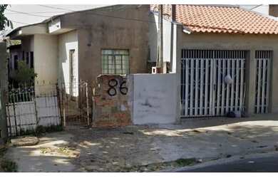 Imagem: A casa possui 2 Dormitórios, 1 Banheiro, 125m² de Área e