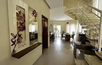 Imagem: A casa possui 3 Dormitórios, 3 Banheiros, 3 Vagas na garagem