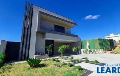 Imagem: A casa em condomínio possui 3 Dormitórios, 5 Banheiros, 4