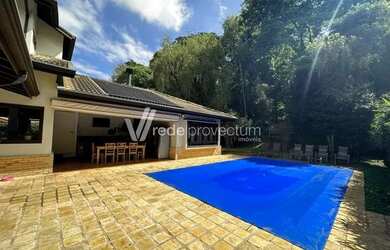 Imagem: A casa em condomínio possui 4 Dormitórios, 5 Banheiros, 4