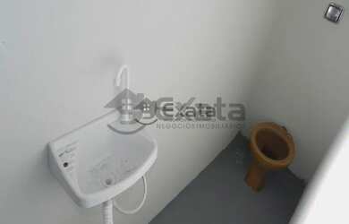 Imagem: A casa possui 3 Dormitórios, 3 Banheiros, 2 Vagas na garagem