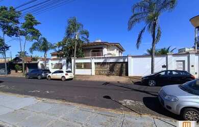 Imagem: O depósito possui 5 Vagas na garagem, 800m² de Área e está