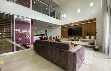 Imagem: A casa em condomínio possui 4 Dormitórios, 4 Banheiros, 5