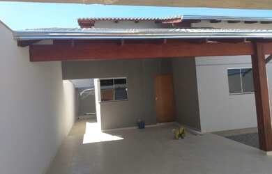 Imagem: A casa possui 2 Dormitórios, 3 Banheiros, 2 Vagas na garagem