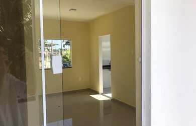 Imagem: A casa possui 2 Dormitórios e 2 Banheiros e está localizado