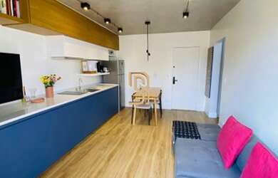 Imagem: O apartamento possui 1 Dormitório, 1 Banheiro, 1 Vaga na garagem