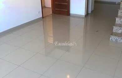 Imagem: A casa possui 3 Dormitórios, 3 Banheiros, 4 Vagas na garagem