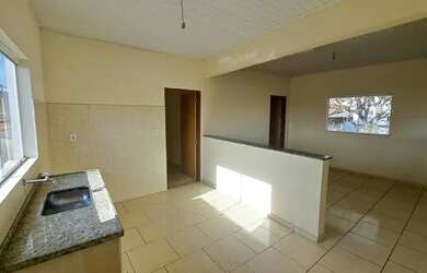 Imagem: A casa possui 2 Dormitórios, 2 Banheiros, 2 Vagas na garagem