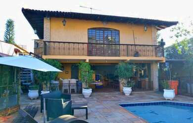 Imagem: A casa em condomínio possui 4 Dormitórios, 1 Banheiro, 2 Vagas