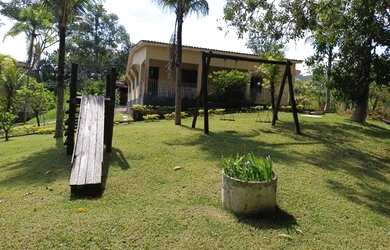 Imagem: A chácara possui 2.000m² de Área e está localizado em Barra