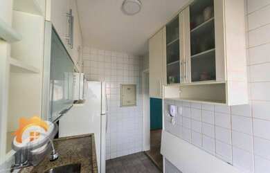 Imagem: O apartamento possui 3 Dormitórios, 1 Banheiro, 1 Vaga na garagem