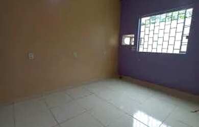 Imagem: A casa possui 2 Dormitórios, 2 Banheiros, 2 Vagas na garagem