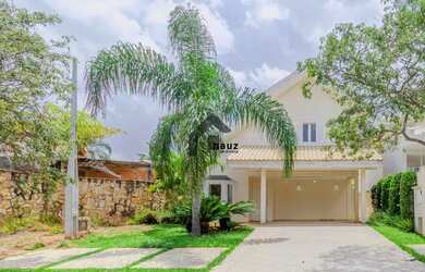 Imagem: A casa possui 3 Dormitórios, 5 Banheiros, 4 Vagas na garagem