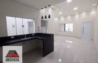 Imagem: A casa possui 3 Dormitórios, 2 Banheiros, 2 Vagas na garagem