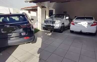 Imagem: A casa possui 4 Dormitórios, 3 Banheiros, 4 Vagas na garagem