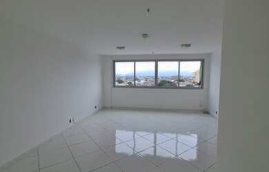 Imagem: O depósito para alugar possui 1 Vaga na garagem e 30m² de