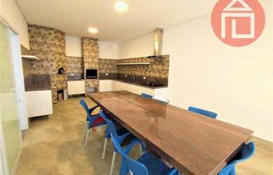 Imagem: A casa em condomínio possui 5 Dormitórios, 1 Banheiro, 5 Vagas