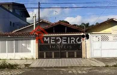 Imagem: A casa possui 3 Dormitórios, 2 Banheiros, 2 Vagas na garagem