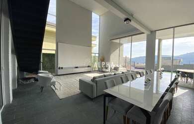 Imagem: A casa em condomínio possui 4 Dormitórios, 5 Banheiros, 5