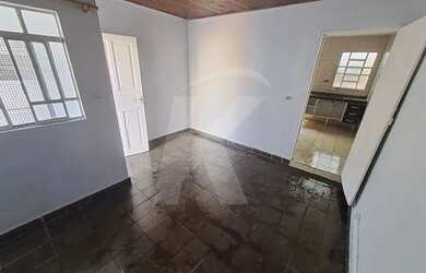 Imagem: A casa possui 1 Dormitório, 1 Banheiro, 30m² de Área e está