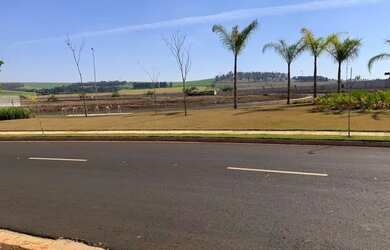 Imagem: O terreno possui 311m² de Área e está localizado em Real