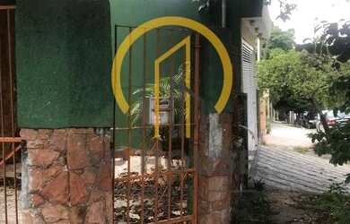 Imagem: A casa possui 3 Dormitórios, 2 Banheiros, 1 Vaga na garagem