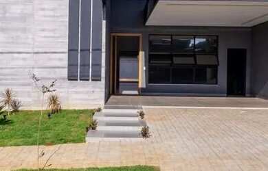 Imagem: A casa em condomínio possui 3 Dormitórios, 3 Banheiros, 4