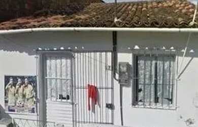 Imagem: A casa possui 2 Dormitórios, 1 Banheiro, 1 Vaga na garagem