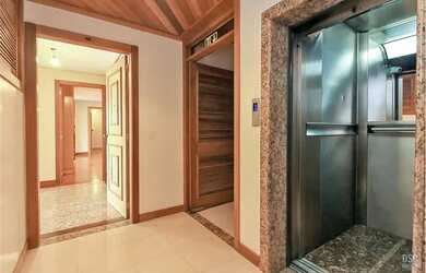 Imagem 6: Apartamento com 4 Dormitorio s localizado a no bairro Mont Serrat em Porto...