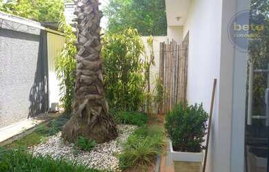 Imagem: A casa possui 2 Dormitórios, 2 Banheiros, 2 Vagas na garagem